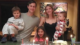 Ivanka Trump ir Jaredas Kushneris su vaikais Josephu, Arabella ir Theodore'u