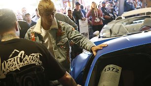 Justinas Bieberis ir jo „Ferrari 458 Italia“ aukcione Arizonoje