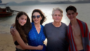 Michaelas Douglasas ir Catherine Zeta-Jones su vaikais Carys ir Dylanu