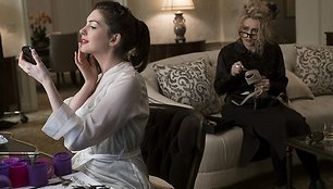 Anne Hathaway ir Helena Bonham Carter filme „Oušeno aštuntukas“