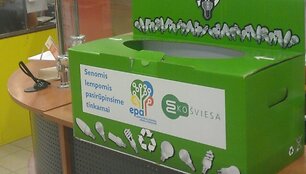 Į tokias dėžutes nuo &scaron;iol prekybos centruose bus galima i&scaron;mesti panaudotas lemputes.