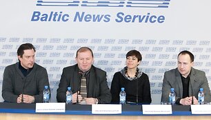 Vytautas Juozapaitis, Dainius Pūras, Nomeda Marčėnaitė ir Vladimiras Laučius spaudos konferencijoje