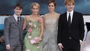 J.K.Rowling su aktoriais, suvaidinusiais jos knygų personažus: Danieliu Radcliffe'u, Emma Watson ir Rupertu Grintu
