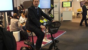 Barselonoje vykstančioje technologijų konferencijoje &bdquo;Mobile World Congress&ldquo; vie&scaron;intis Vilniaus meras Artūras Zuokas semiasi idėjų, kaip paversti Lietuvos sostinę &bdquo;e-miestu&ldquo;.