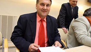 Kauno miesto savivaldybės administracijos direktorius A.Navakauskas sakė, kad departamentai tapo nebereikalinga, savivaldybės skyrių darbą dubliuojanti struktūra.