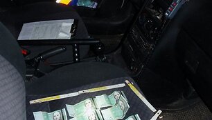 Greitį vir&scaron;ijęs vairuotojas užsienietis bandė atsipirkti ky&scaron;iu.