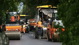 Gatvių duobių problema Kaune neišsprendžiama dešimtmečiais. 