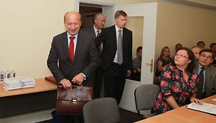 A.Kubilius žadėjo griežtinti i&scaron;mokų politiką. 