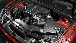 BMW: 4 cilindrai ir 240 AG