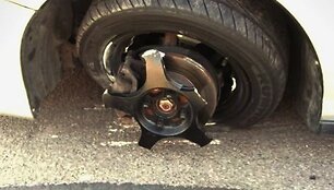 Nekaip pagamintas automobilio ratlankis