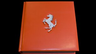 Knyga, verta 275 tūkst. JAV dolerių &ndash; &bdquo;The Official Ferrari Opus&ldquo;