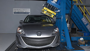 IIHS atliktas naujosios „Mazda 3“ saugumo testas