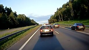 &bdquo;Audi A6&ldquo; lenkimas per &scaron;alikelę