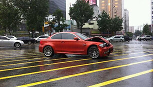 BMW 1M avarija Korėjoje