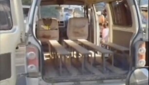 64  vaikai tilpo &scaron;iame autobusiuke