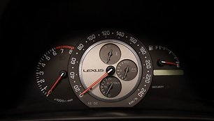 „Lexus IS200“ prietaisų skydelis