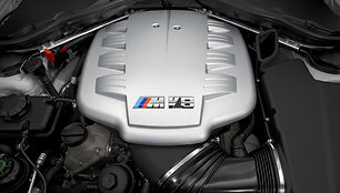 2007: M3 žengia į V8 klasę
