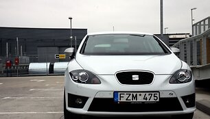 &bdquo;SEAT Leon&ldquo; su &bdquo;FR Line&ldquo; apdaila