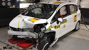 &bdquo;Ford B-MAX&ldquo; saugumo testų metu