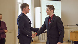 Rokas Kvaraciejus sveikina nugalėtoją