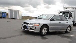 Joanos Survilaitės vairuojamas &bdquo;Mitsubishi Lancer Evo&ldquo;