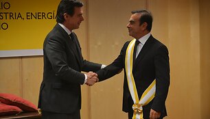 Carlosas Ghosnas priima Izabelės Kastilietės Didžiojo kryžiaus apdovanojimą