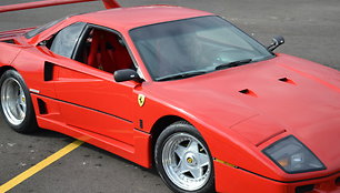 Kokybiška „Ferrari F40“ kopija