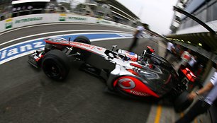 „McLaren“ bolidas techninio aptarnavimo zonoje