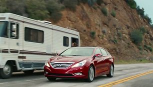 „Hyundai Sonata Turbo“ reklamos akimirka
