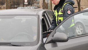 Nemažai kalbintų vairuotojų pasisakė už tai, kad pražangą fiksuotų stacionarus greičio matuoklis, o ne budintis policijos ekipažas
