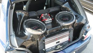 Automobilinė garso aparatūra
