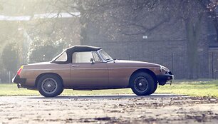 Automobilis Londono gatvėje