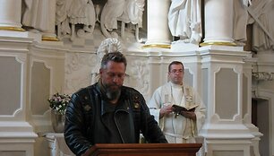 Vilniaus evangelikų liuteronų bažnyčioje palaiminta Lietuvos motociklistų klubo vėliava