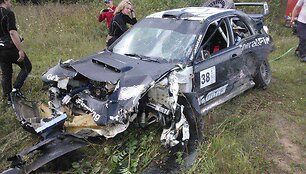 Benedikto Vanago ir Gretos Germanavičiūtės &bdquo;Subaru Impreza WRC&ldquo; po avarijos