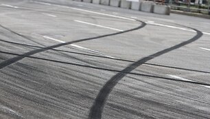 500 AG ir 2000 Nm turinčio sunkvežimio pasirodymas &bdquo;Drift Allstars&ldquo;