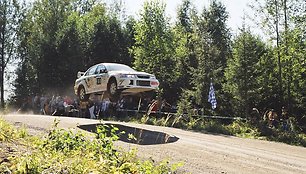 Sauliaus Girdausko ir Žilvino Sakalausko ekipažas „Neste Oil rally“ Suomijoje