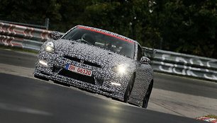 „Nissan GT-R Nismo“ bandymai Niurburgringe