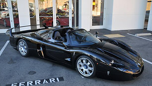 Vienintelis pasaulyje juodas &bdquo;Maserati MC12&ldquo;