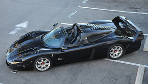 Vienintelis pasaulyje juodas &bdquo;Maserati MC12&ldquo;