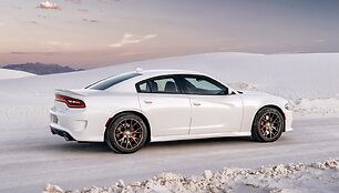 Greičiausias sedanas pasaulyje: &bdquo;Dodge Charger SRT Hellcat&ldquo;