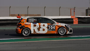 &bdquo;R8 Motorsport&ldquo; komanda Dubajaus 24 val. lenktynėse