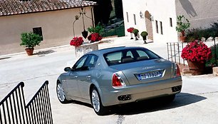 „Maserati Quattroporte“ (2004 m.)