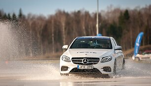 E klasės &bdquo;Mercedes-Benz&ldquo;