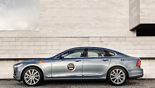 „Volvo S90“