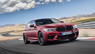 Naujasis keturiais ratais varomas BMW M5