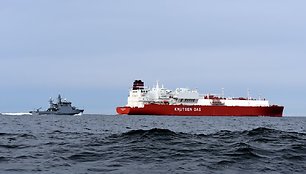 Lietuvos kariniai laivai palydi dujas transportuojančius laivus