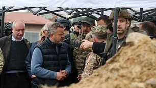 Europos Komisijos pirmininkė Ursula von der Leyen, ES užsienio reikalų įgaliotinis Josepas Borrellis ir Slovakijos ministras pirmininkas Eduardas Hegeris lankėsi Bučoje, kur žuvo &scaron;imtai civilių gyventojų