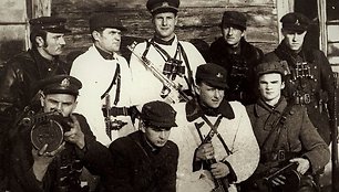 Pietų Lietuvos srities partizanai pakeliui į Lietuvos partizanų vadų susirinkimą (Okupacijų ir laisvės kovų muziejus)