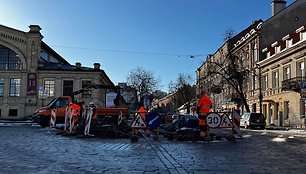 „Grinda“ remontuoja grindinį Vilniaus senamiestyje