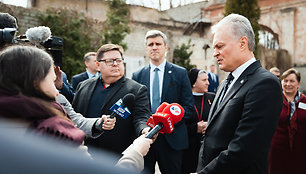 Prezidentas Gitanas Nausėda su pirmąja ponia Diana Nausėdiene aplankė palaimintojo kunigo Mykolo Sopočkos hospisą Vilniuje
